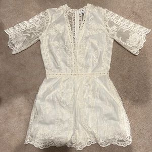 Socialite - White , Laced Romper